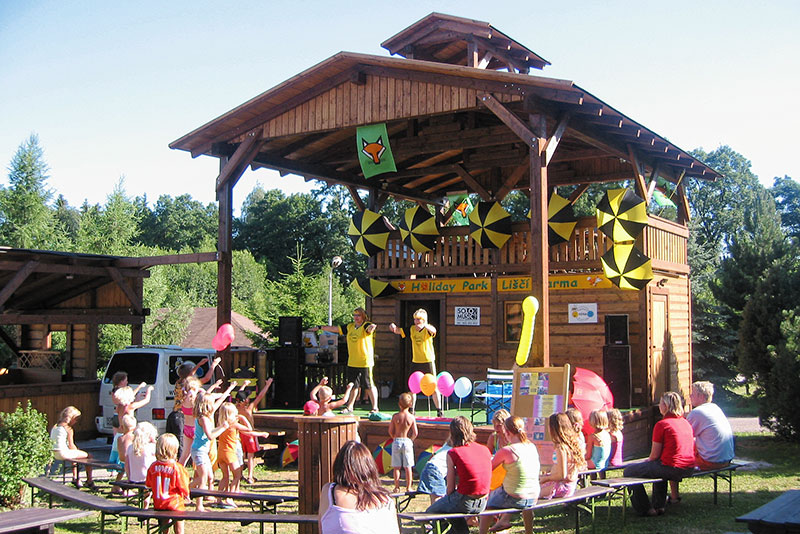 Holiday Park Vrchlabí - Liščí farma | summer stage
