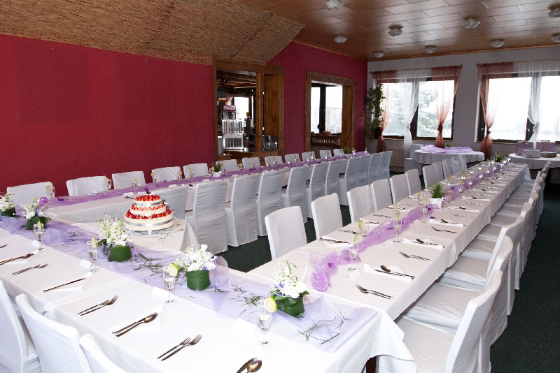 Holiday Park Vrchlabí - Liščí farma | svatební stoly